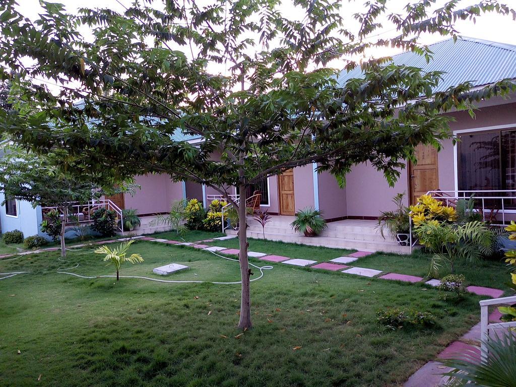 Mara Courtyard Lodge Dar es Salaam Exterior foto