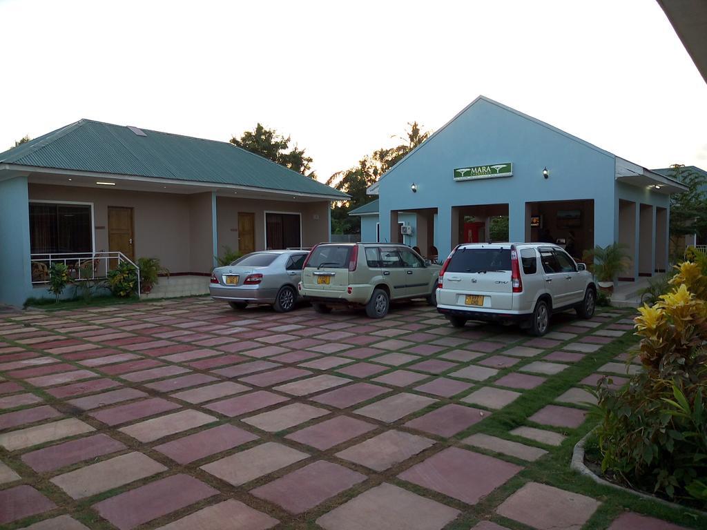 Mara Courtyard Lodge Dar es Salaam Exterior foto