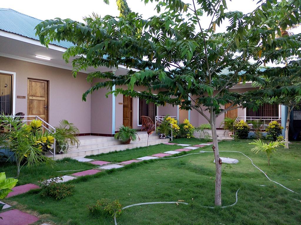 Mara Courtyard Lodge Dar es Salaam Exterior foto