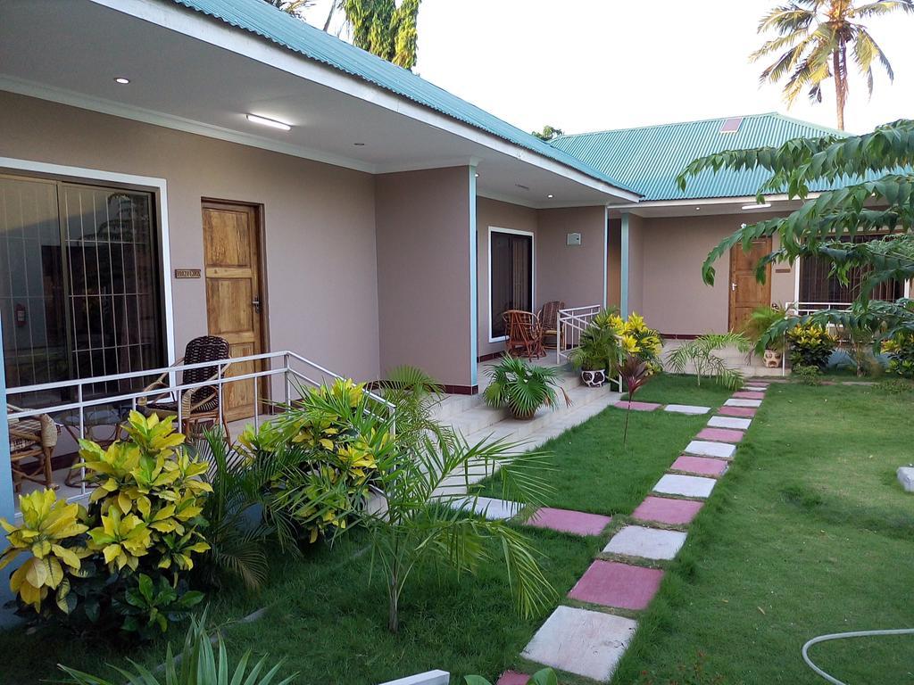 Mara Courtyard Lodge Dar es Salaam Exterior foto