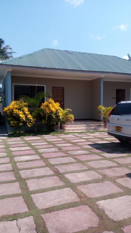 Mara Courtyard Lodge Dar es Salaam Exterior foto