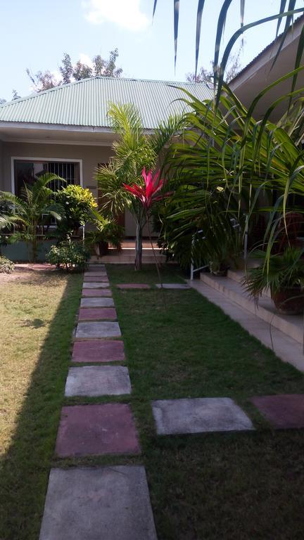 Mara Courtyard Lodge Dar es Salaam Exterior foto