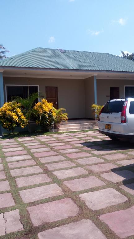 Mara Courtyard Lodge Dar es Salaam Exterior foto